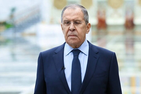 Lavrov: İngiltere'nin Ukrayna'ya desteği savaşa katılım anlamına geliyor