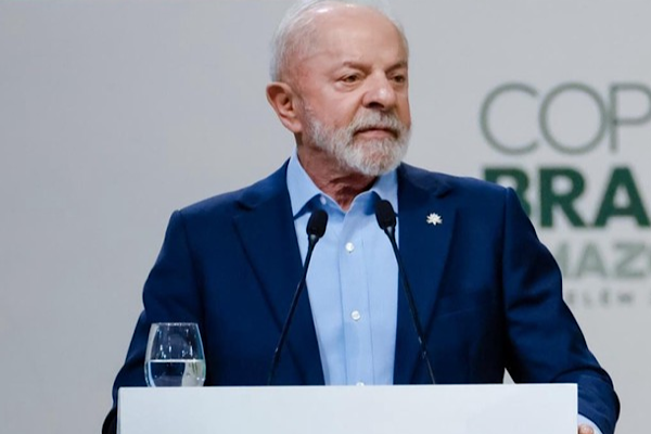Lula da Silva, Brezilya'nın ilk kadın askerleri askeri geçit törenine katıldı