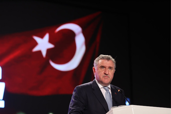 Bakan Bak, Fatih Belediyesi Yaz Spor Okulları Kapanış Şenliği’ne katıldı