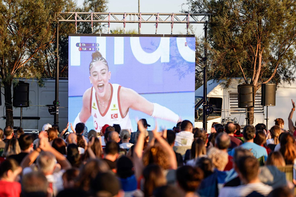 İzmir’de Filenin Sultanları’nın şampiyonluk coşkusu