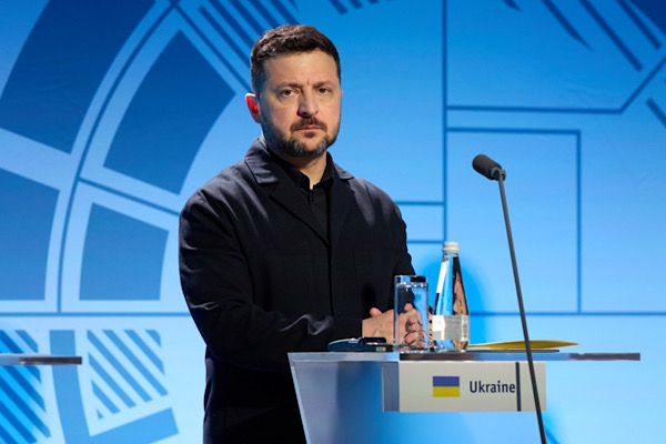 Zelenski: Rusya’nın üç bölgesindeki petrol tesisleri vuruldu