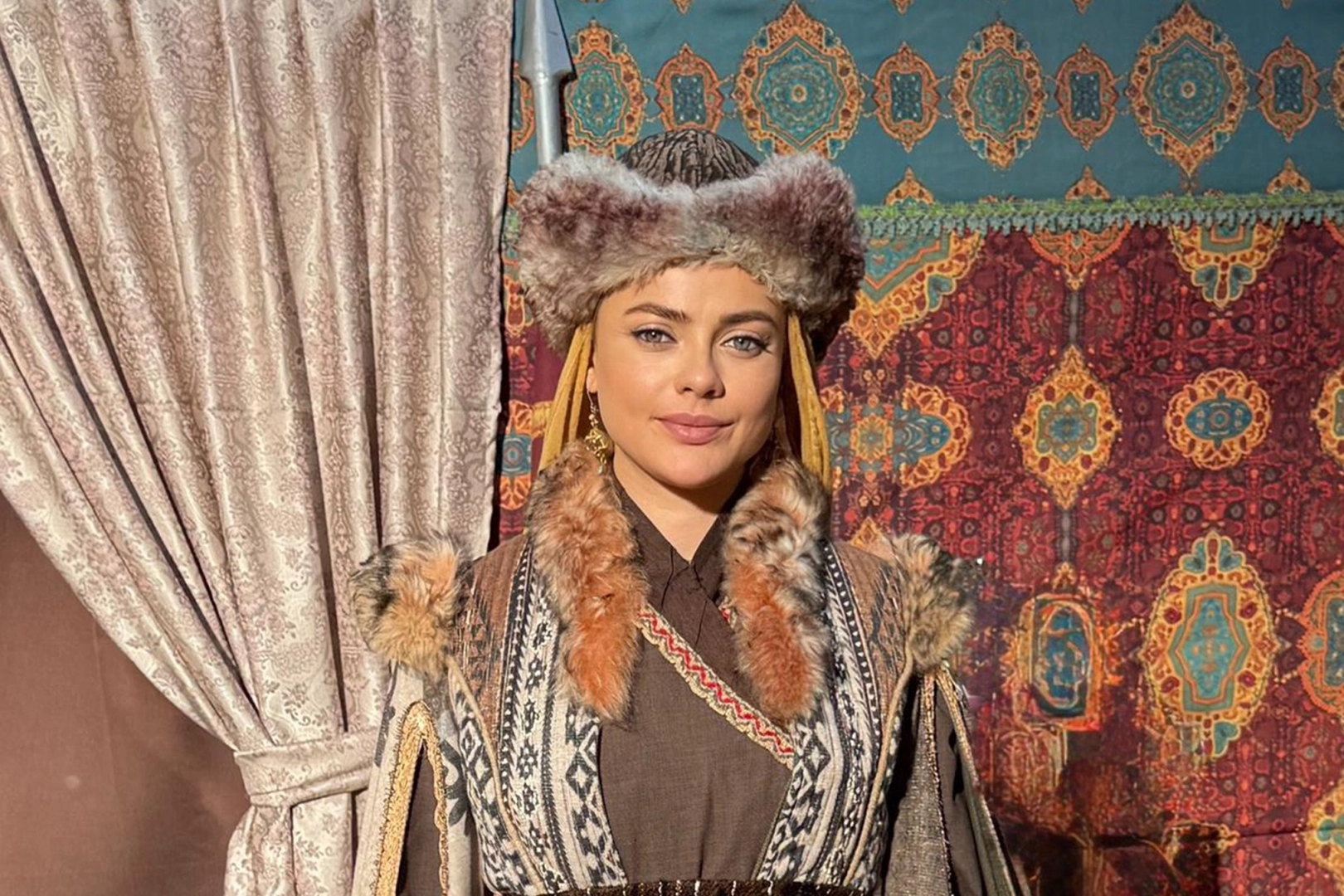 Yaz Dönemini İki Set Arasında Geçirdi
