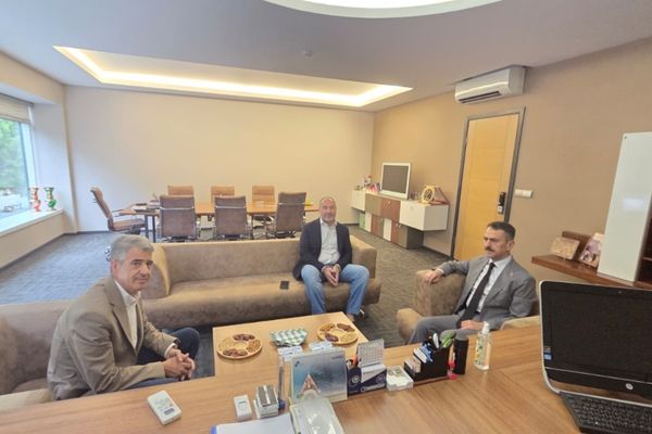 Vali Aktaş’tan Lider Kozmetik’e ziyaret