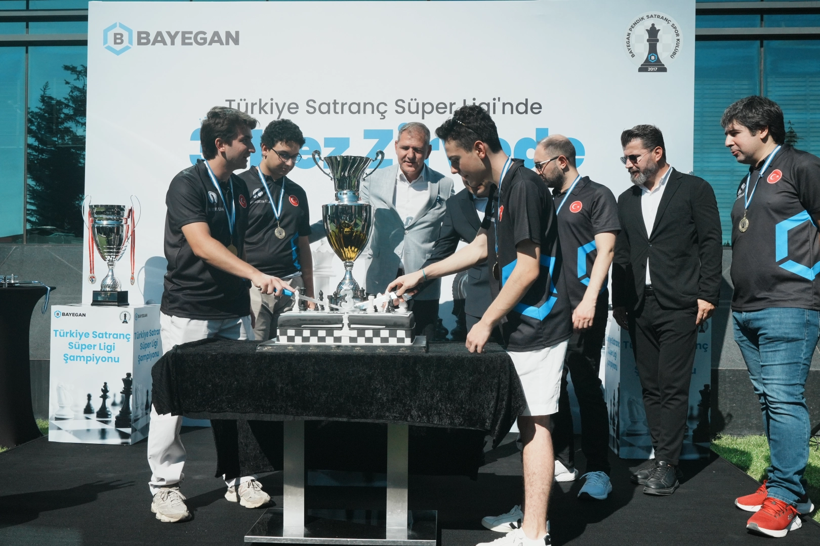 BAYEGAN Pendik Satranç Spor Kulübü’nün 3. Şampiyonluğu Coşkulu Bir Törenle Kutlandı