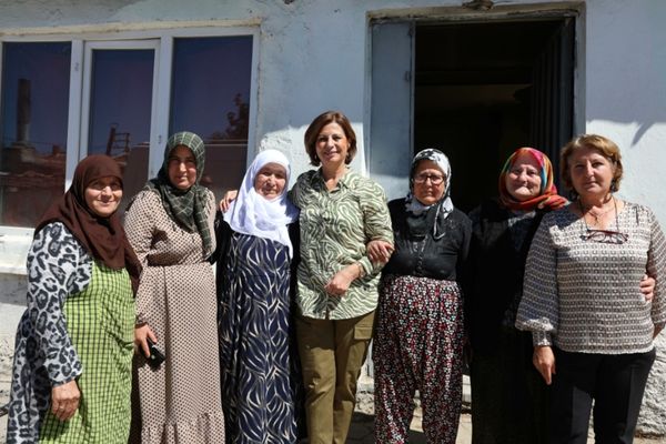 Ünlüce, Fevzi Çakmak Mahallesi’nde kadınlarla buluştu