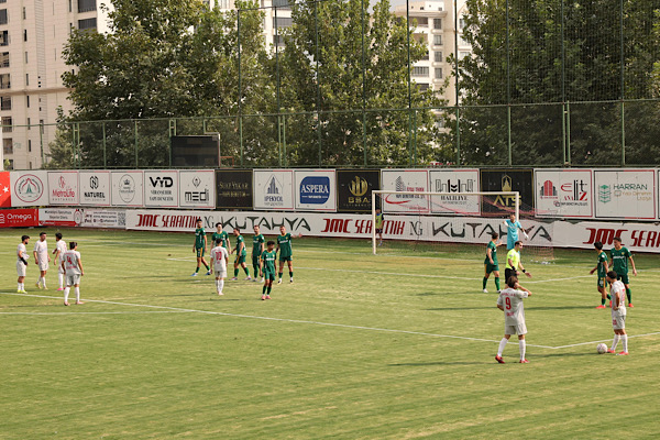 Karaköprü Belediyespor, Ayos Osmaniyespor'u 2-1 mağlup etti