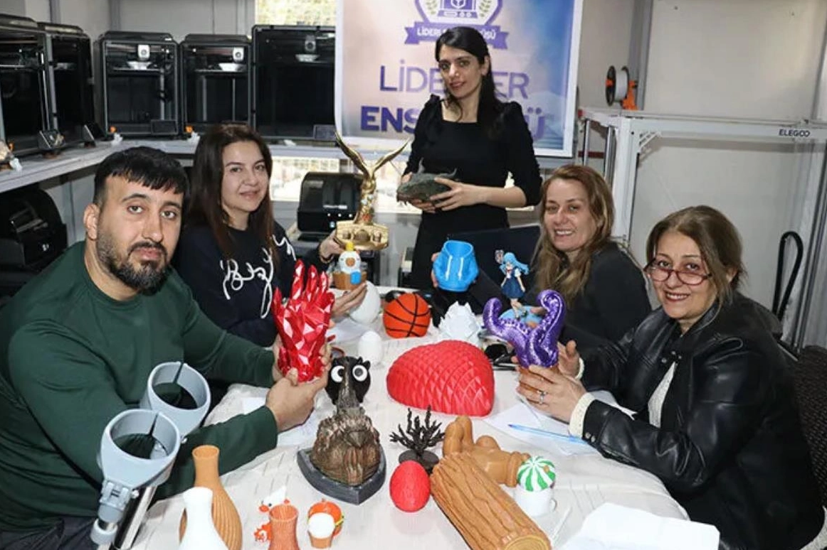 Kadınlar ve Engelli Bireyler Dijital Ekonomiye Liderler Enstitüsü İle Hazırlanıyor