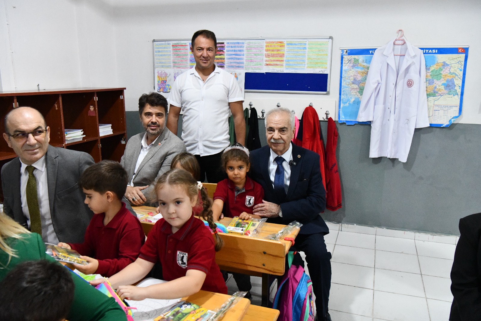 Keşan Belediyesi’nden 1. sınıf öğrencilerine kırtasiye desteği